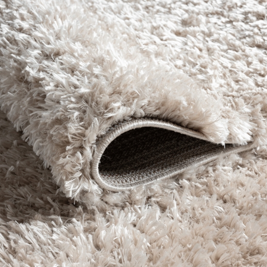 Klassischer Teppich hoher Flor und flauschig in beige