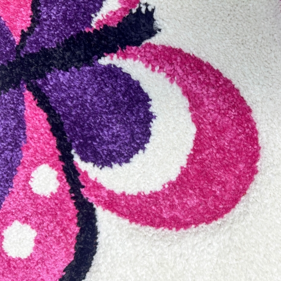 Preview: Teppich fürs Kinderzimmer mit Schmetterlingsmuster in creme pink läufer