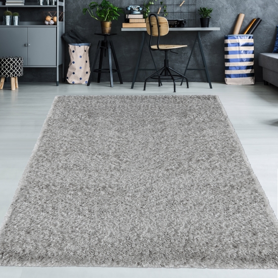 Klassischer Flauschteppich für ein wohliges Ambiente • silber