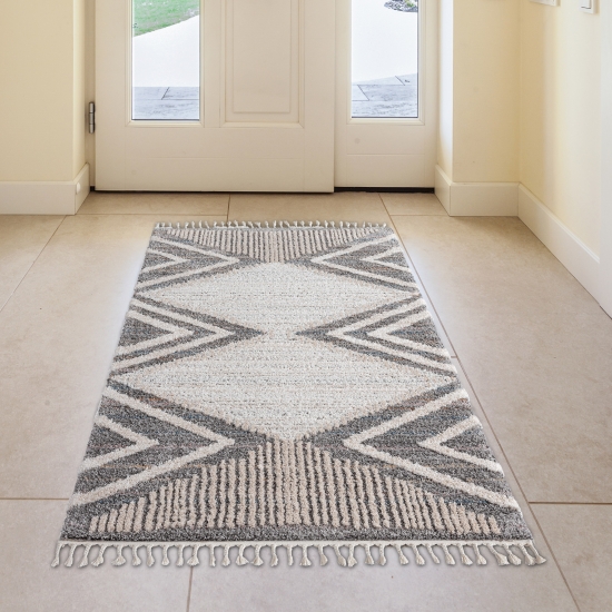 Preview: moderner Boho Teppich in legerem Rautenmuster in creme grau