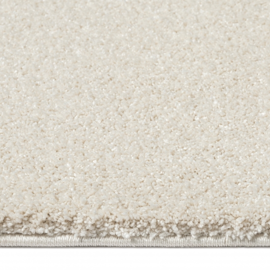 Klassischer Teppich im Unidesign in creme