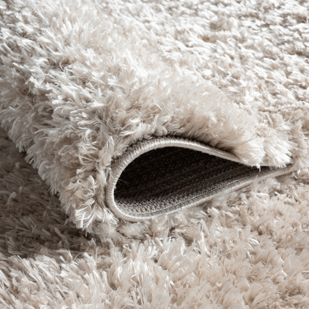 Klassischer Teppich hoher Flor und flauschig in beige