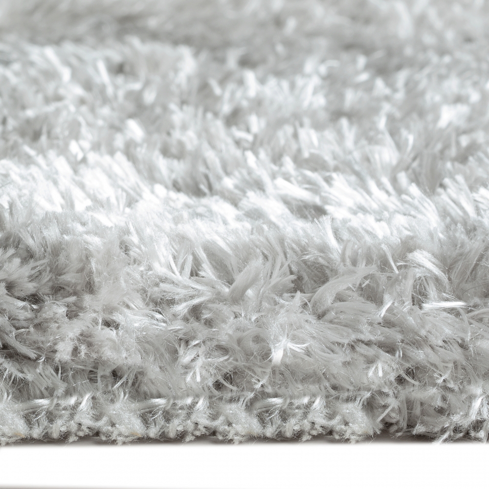 Klassischer Flauschteppich in silber