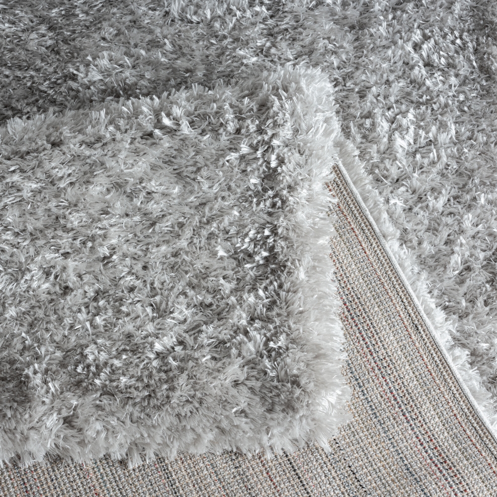 Klassischer Flauschteppich in silber