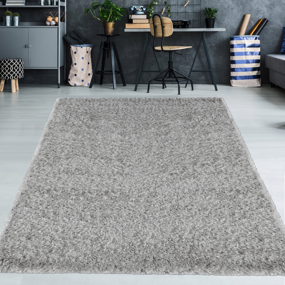 Klassischer Flauschteppich für ein wohliges Ambiente • silber